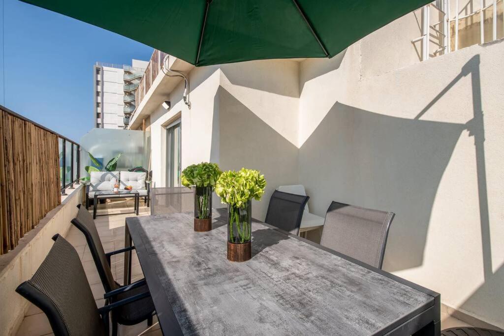 Superb Beachside Duplex 3rooms - Terrace & Mamad * Tel Aviv