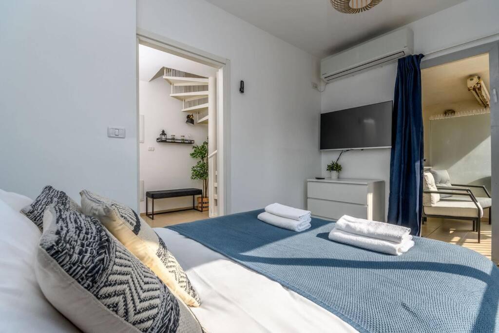 Superb Beachside Duplex 3rooms - Terrace & Mamad Căn hộ *
