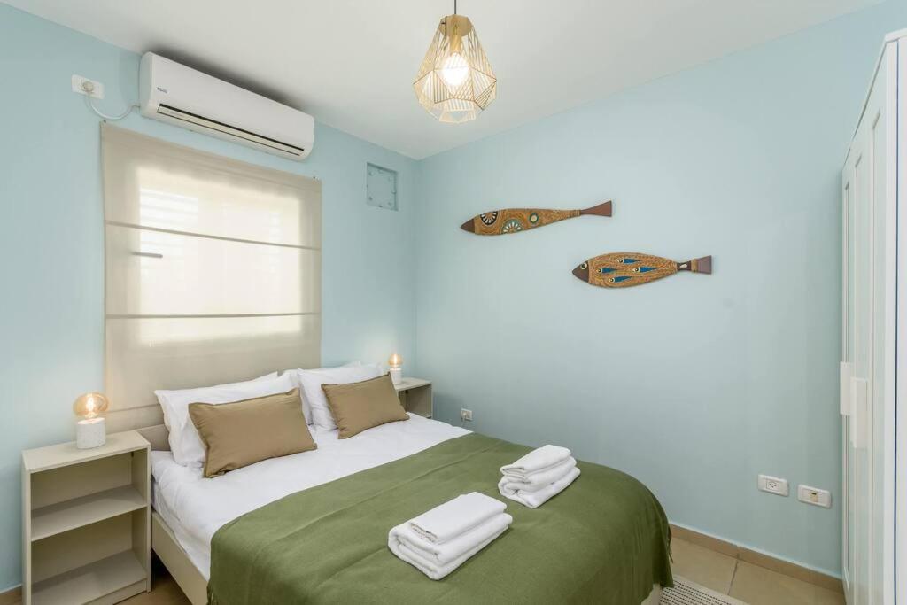 Superb Beachside Duplex 3rooms - Terrace & Mamad Căn hộ Tel Aviv